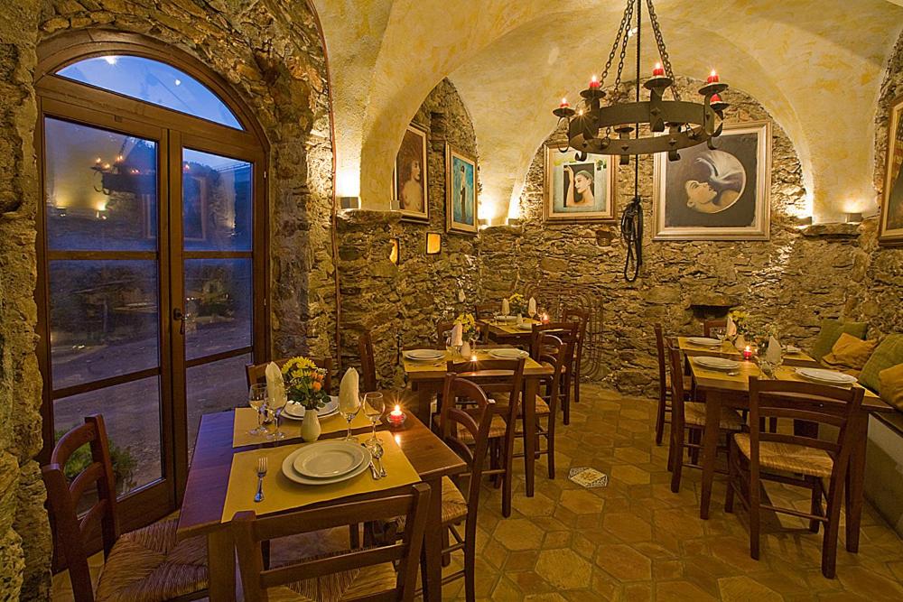 Le Petit Chateau - Housity