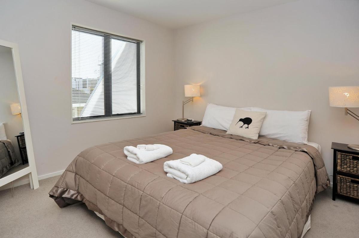 Suitetrails - Carlton Villa 3 - Christchurch Holiday Homes