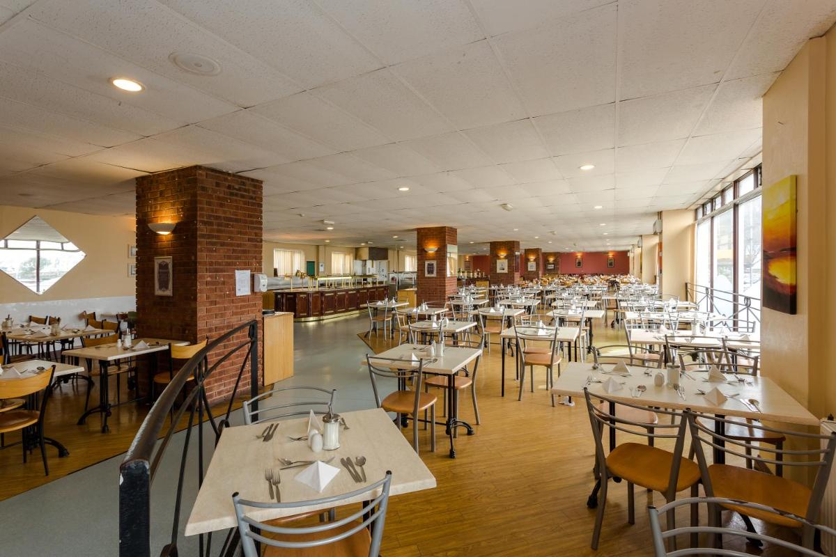 The Grand Burstin Hotel - Housity