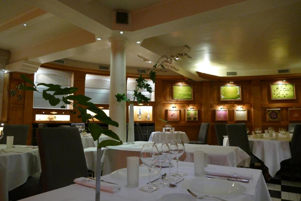 Restaurant ou autre lieu de restauration dans l'établissement Logis Hotel Restaurant Le France