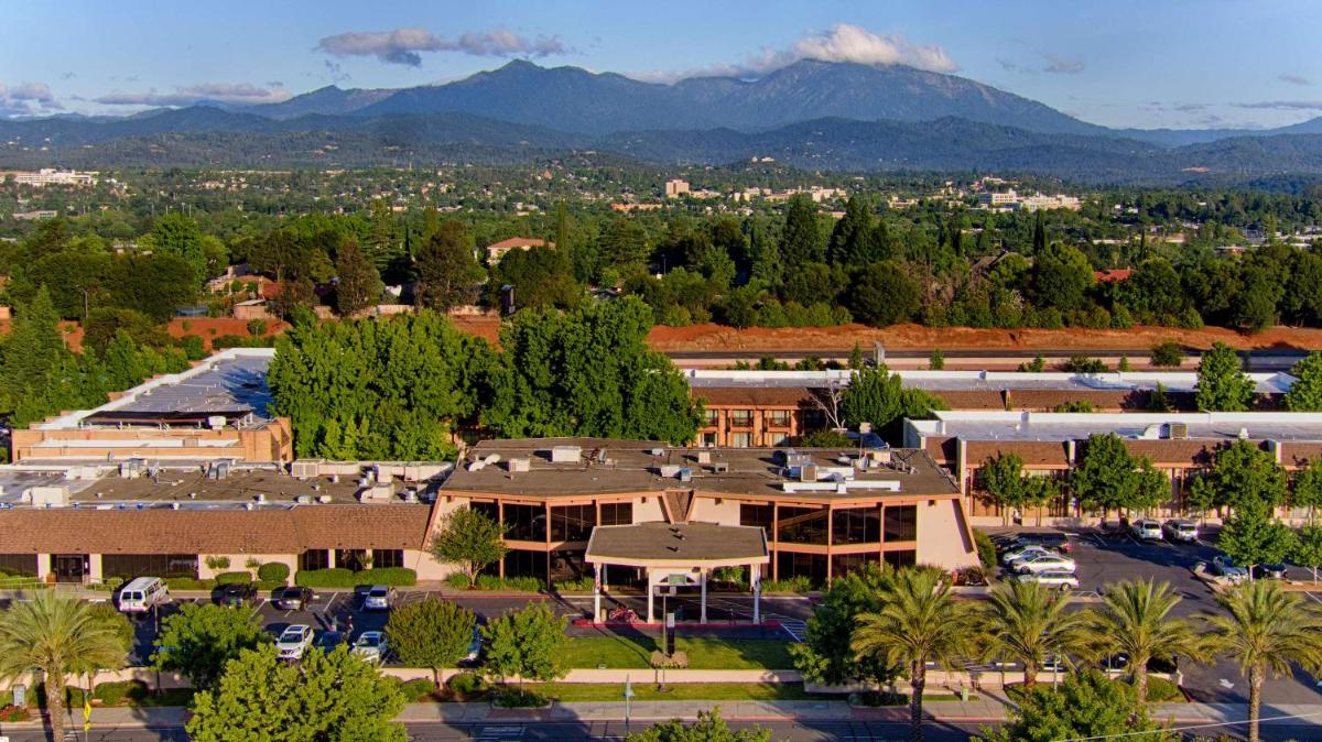 Red Lion Hotel Redding - Housity