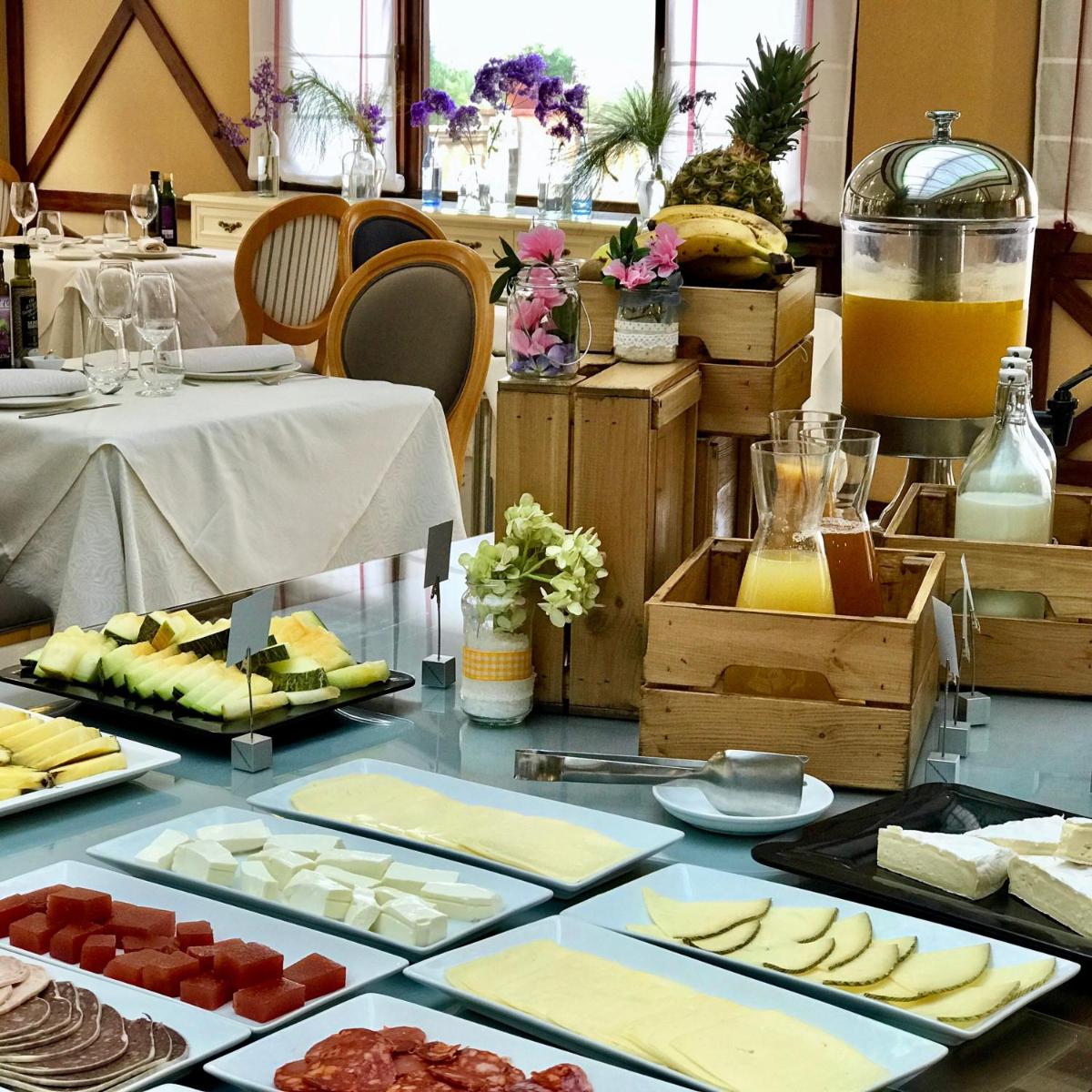Comida en o cerca de este hotel