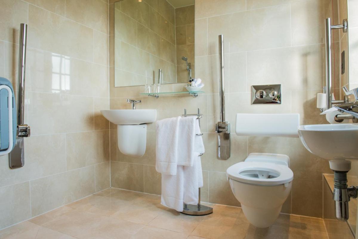 The Coed-Y-Mwstwr Hotel - Housity