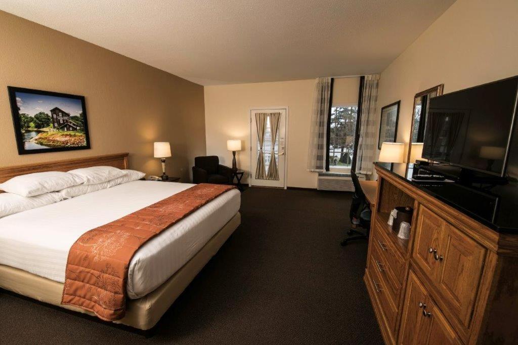 Marv Herzog Hotel - Housity