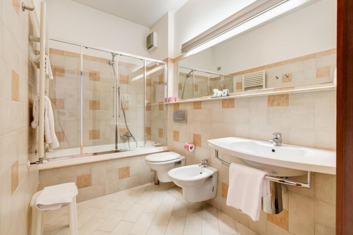 Hotel Europa Beach Village - Housity