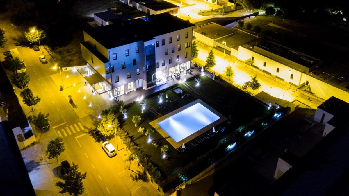 A vizinhança circundante ou próxima do hotel