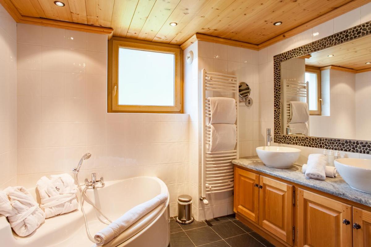 Salle de bains dans l'établissement Chalet-Hôtel Hermitage