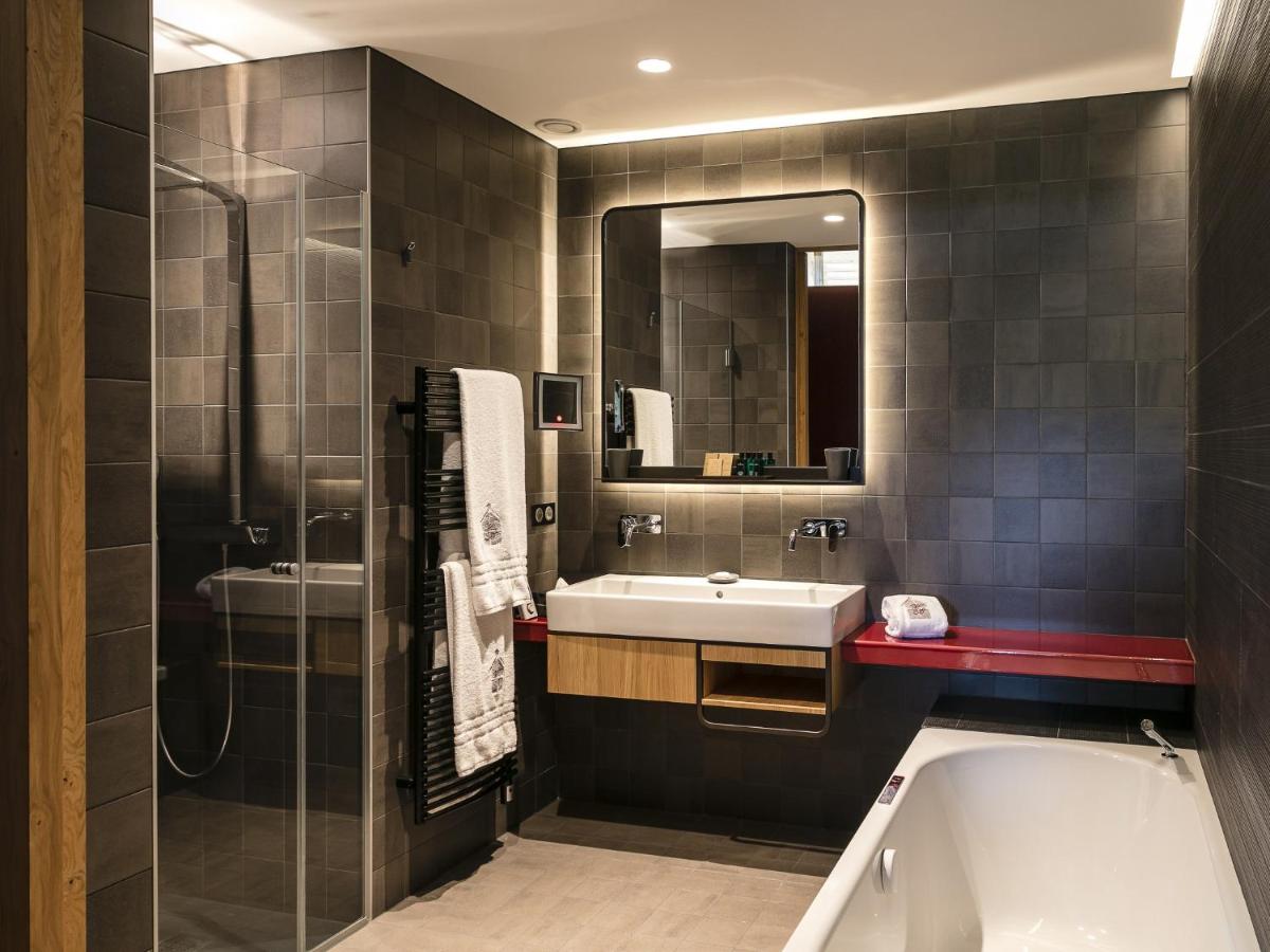 Salle de bains dans l'établissement Hotel des Berges, Restaurant Gastronomique & Spa