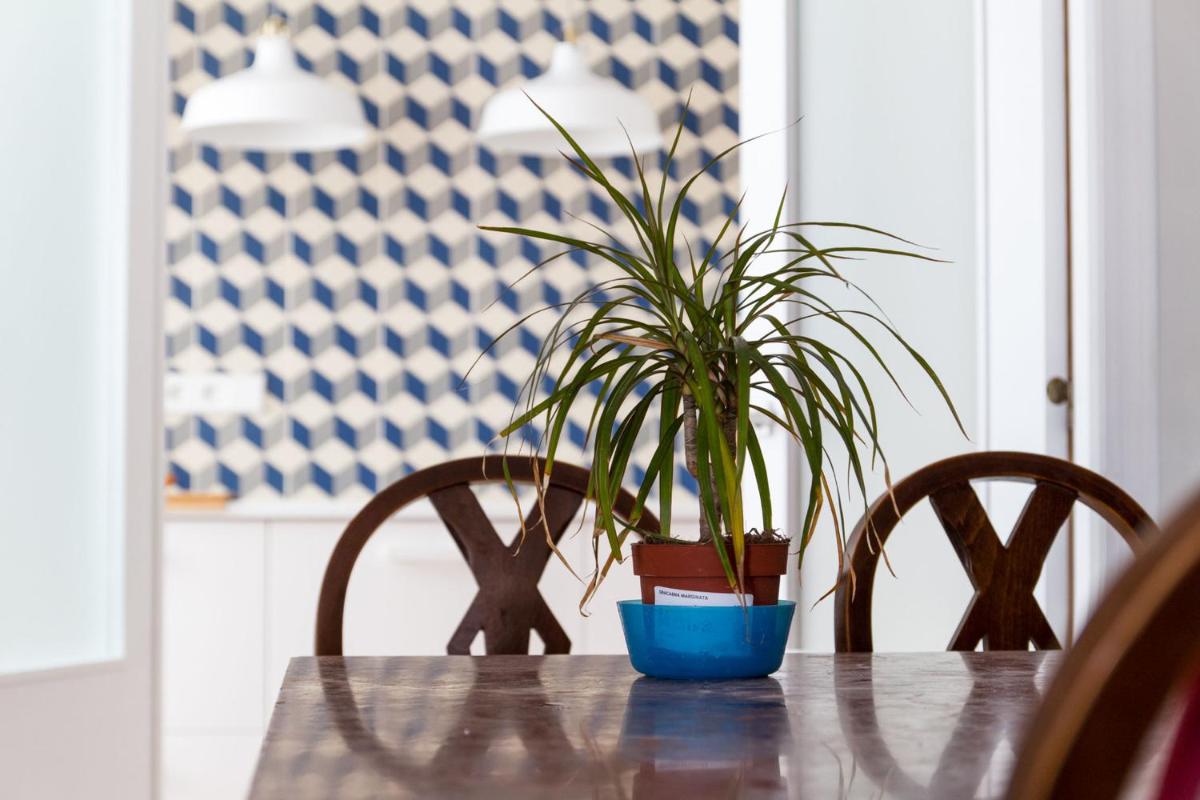 Tot un Mon-Beachfront House - Housity