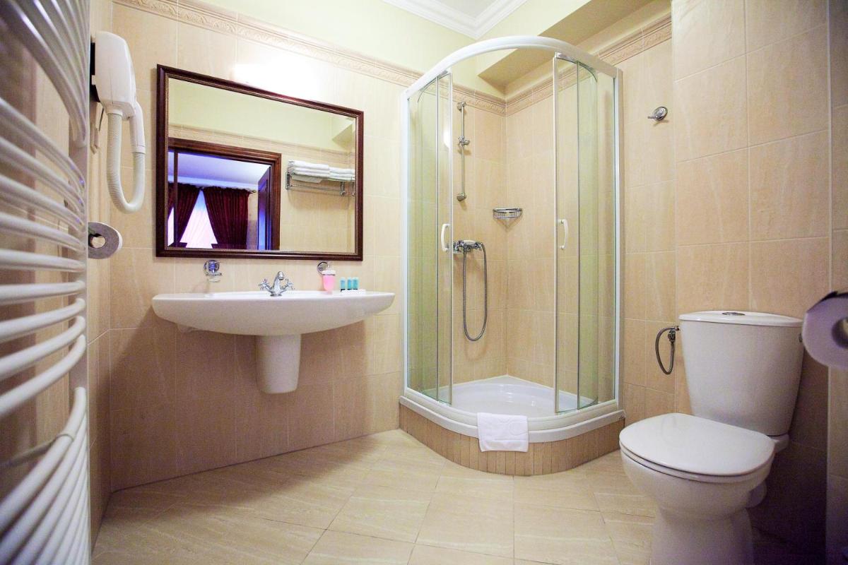 Hotel Sarmata Zespół Dworski - Housity