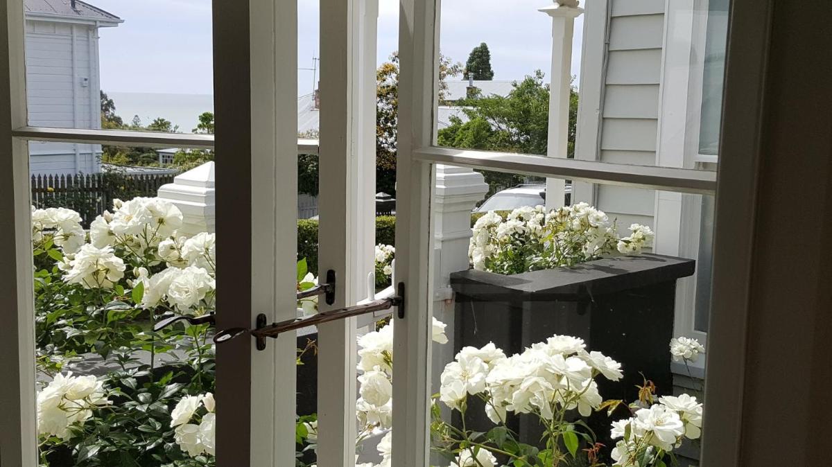 Historic Colenso Cottage - Housity