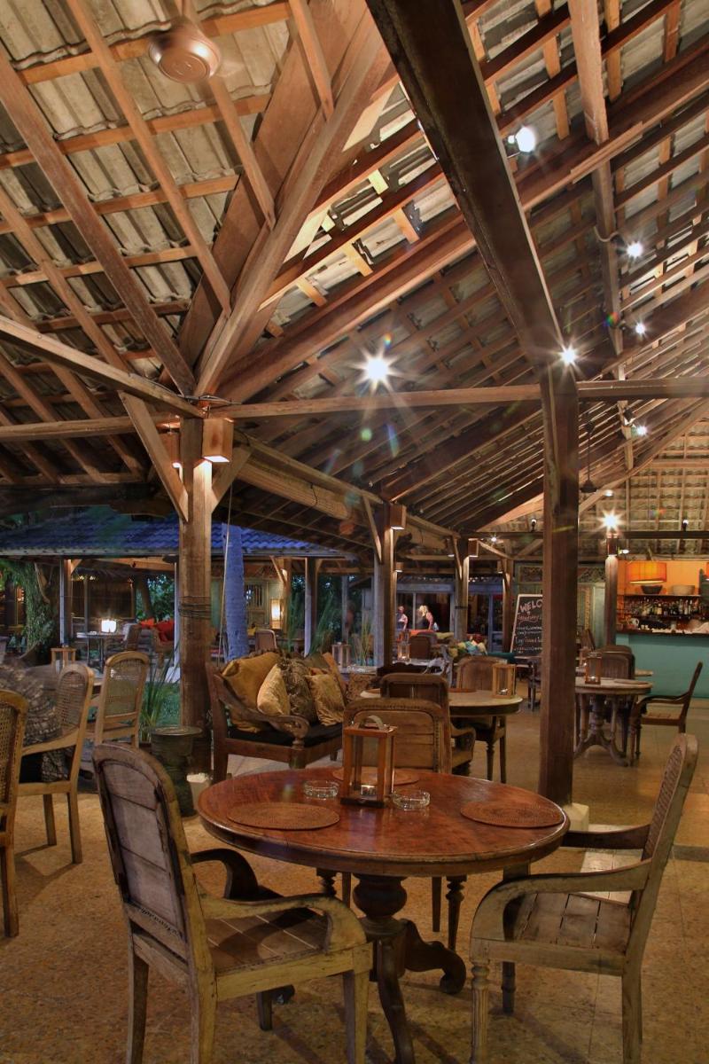 Bon Ton Antique Wooden Villas - Housity