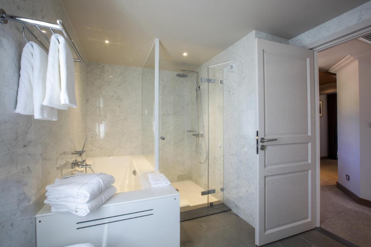 Salle de bains dans l'établissement La Villa Calvi