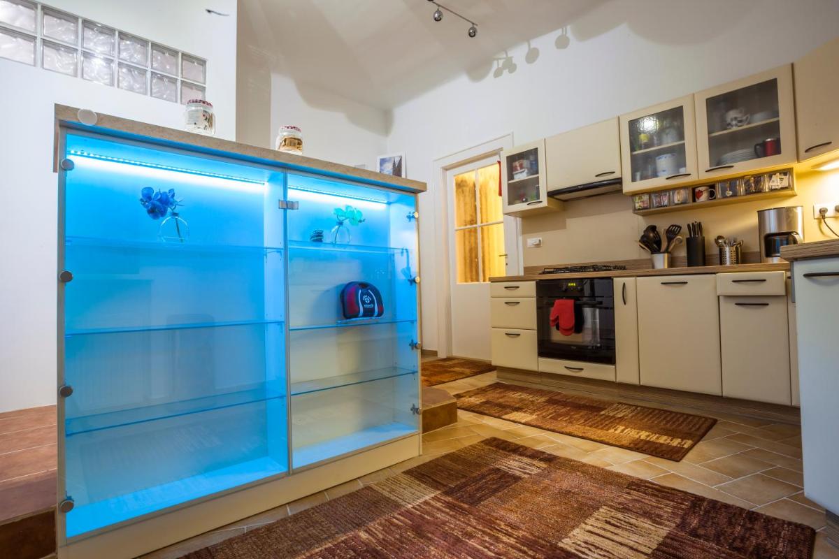 Suitetrails - Luxury Air-Conditioned rooms in Old Town Bratislava
