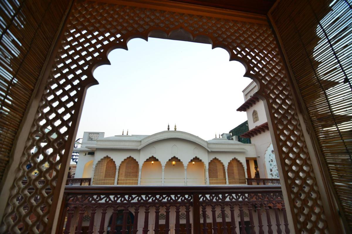a mosque in the middle of a building at Haveli Dharampura & Golden Haveli- UNESCO awarded Boutique Heritage Hotel in New Delhi a mosque in the middle of a building at Haveli Dharampura & Golden Haveli- UNESCO awarded Boutique Heritage Hotel in New Delhi