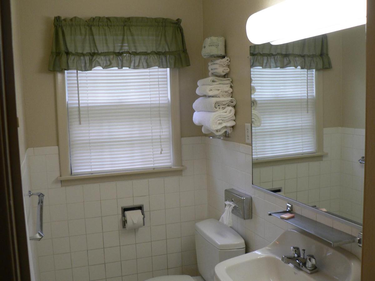 Suitetrails - Howards Motel