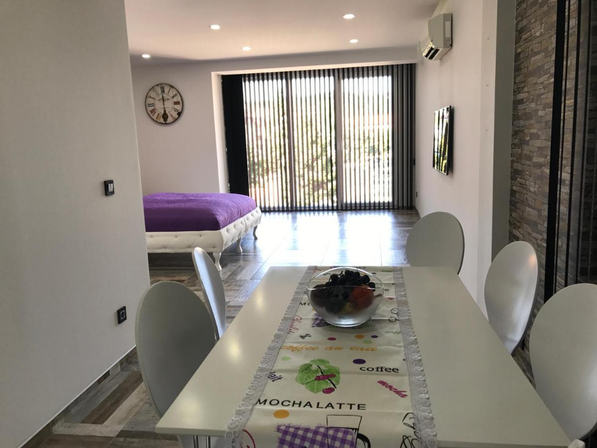 Apartment Ajla - Housity