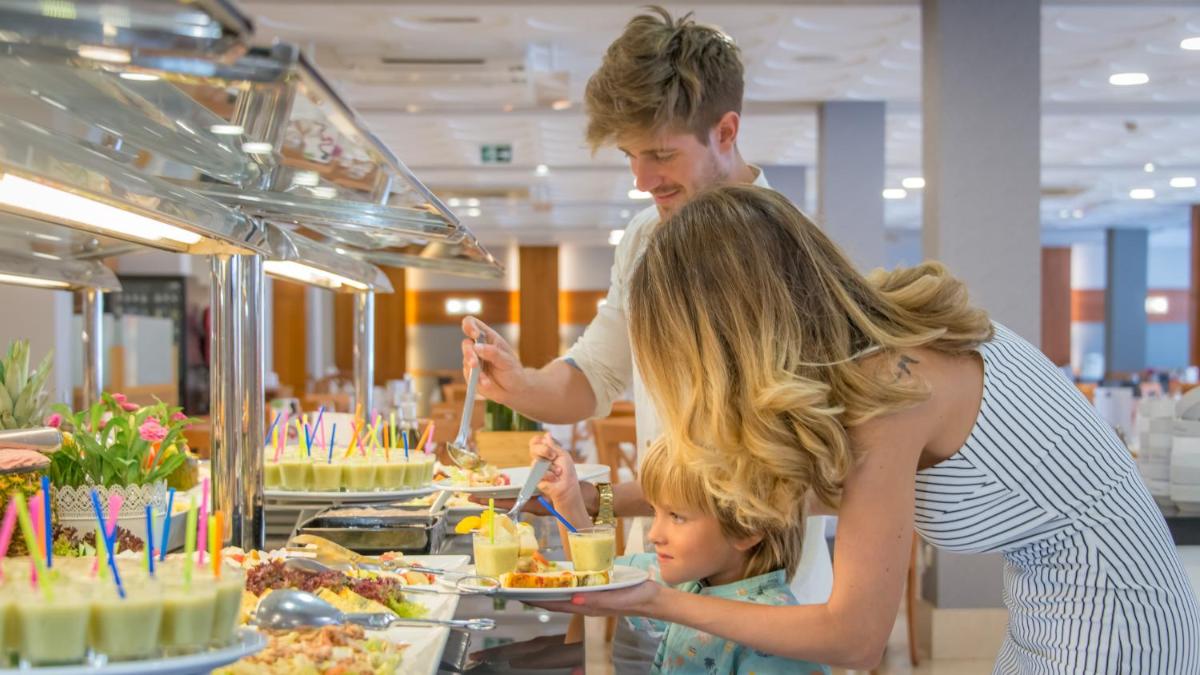 Comida en o cerca de este hotel