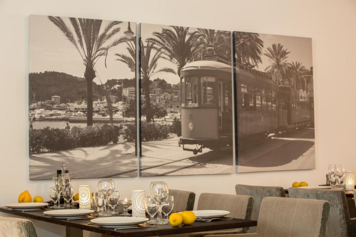 Un restaurante o sitio para comer en Hotel Marina