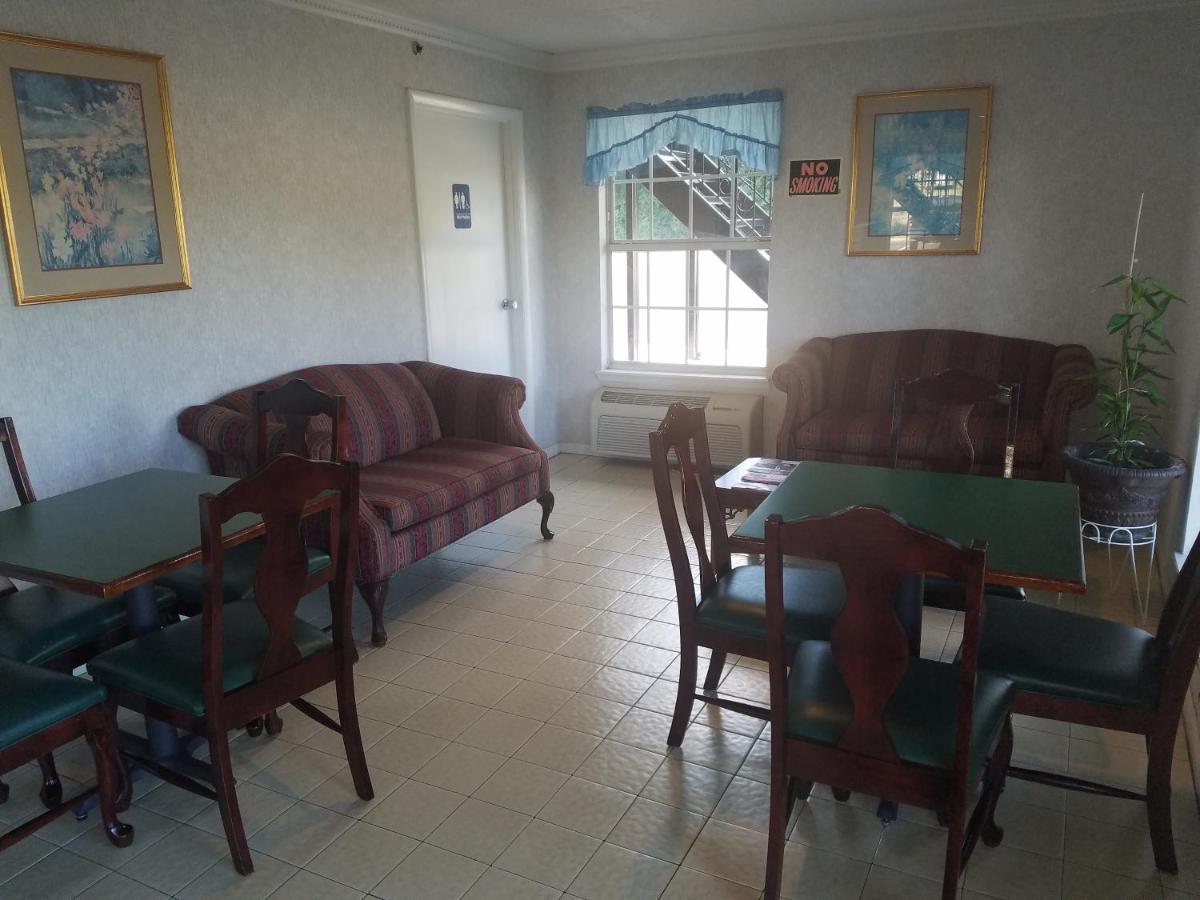 Americas Best Value Inn-Winnsboro - Housity