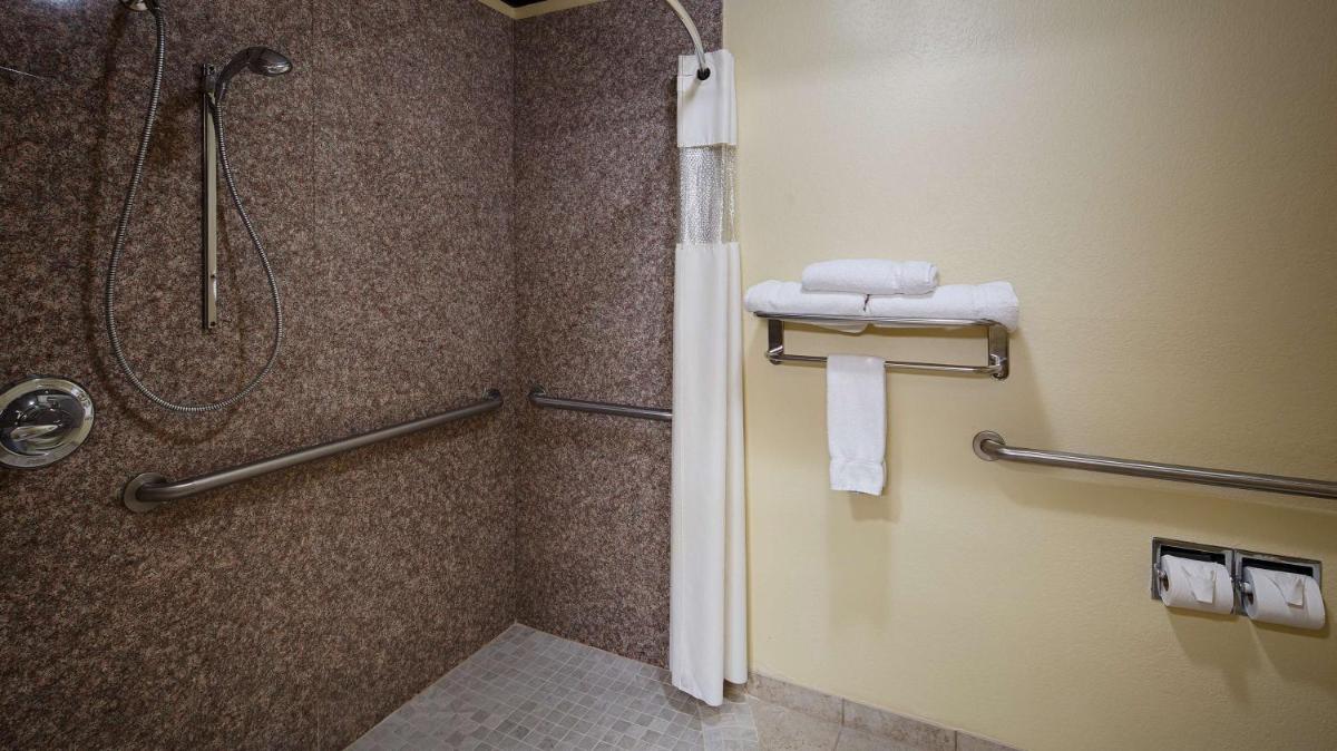 Best Western Plus Royal Mountain Inn & Suites - Housity