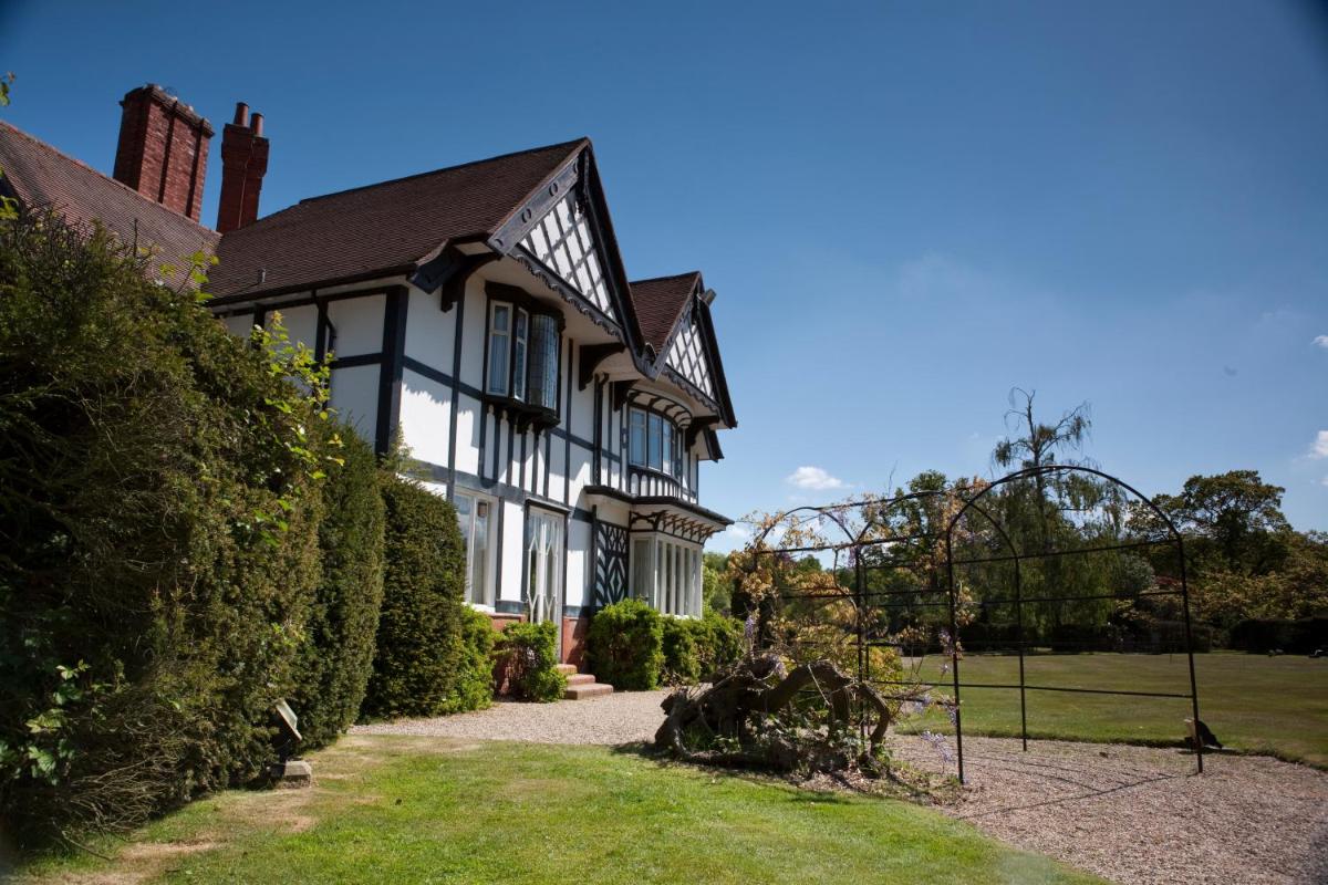 Petwood Hotel - Housity