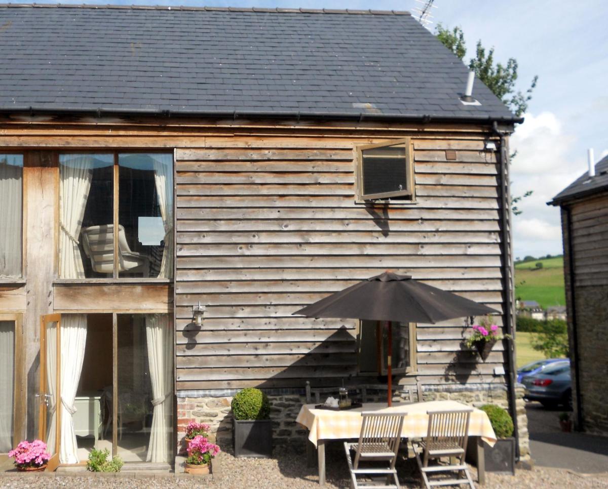 The Barn at Titley - Housity