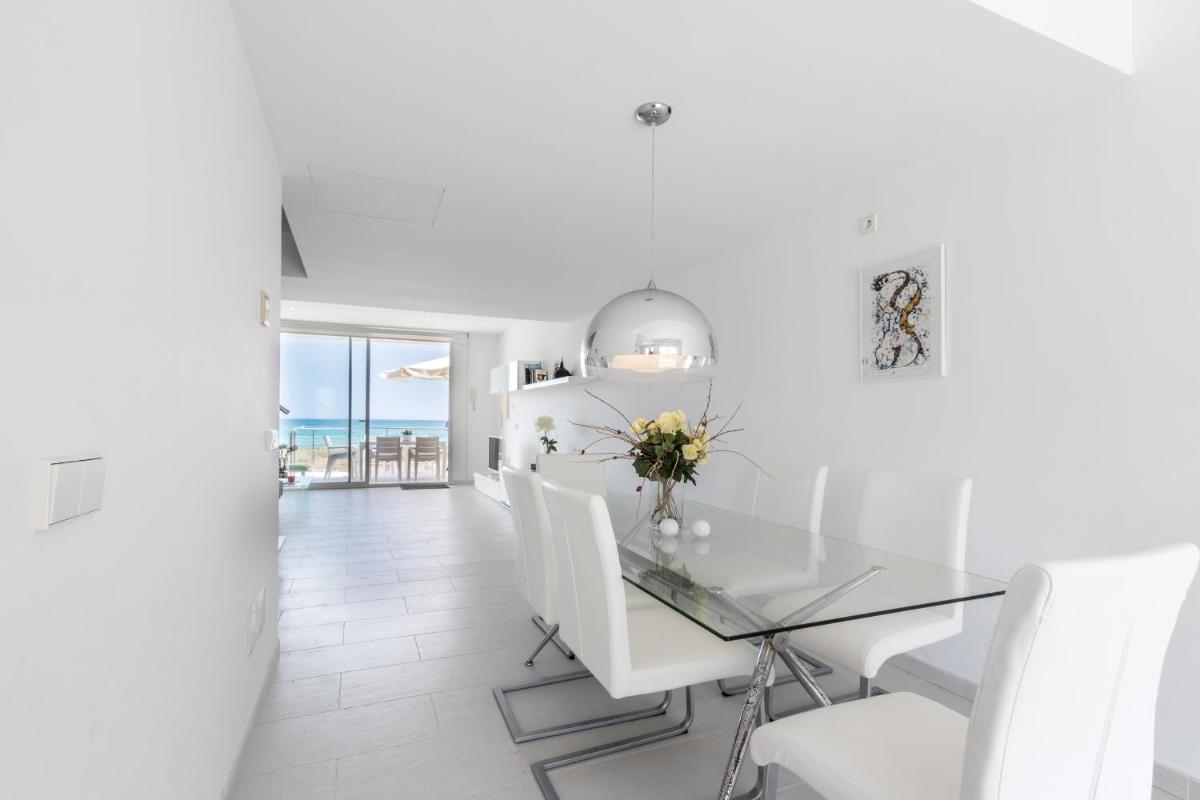 Beach House Pink Rose B in Son Serra - Housity