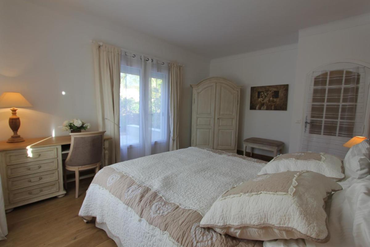 Aux charmes de grasse - Housity