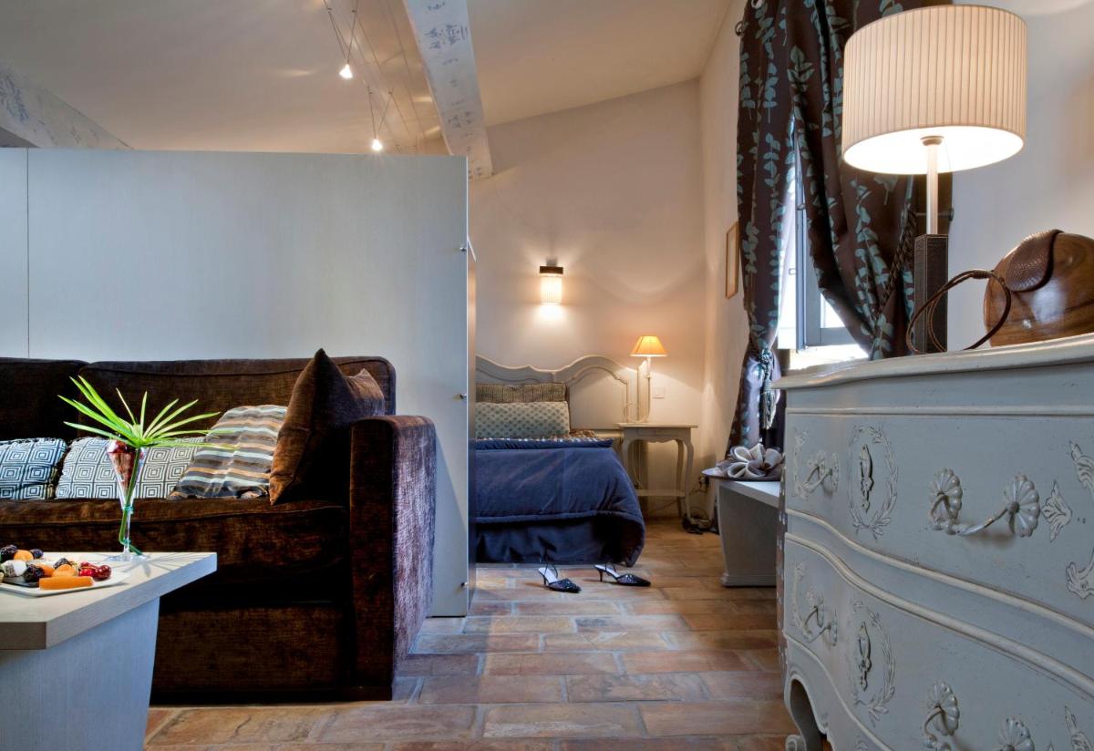 Coin salon dans l'établissement Le Castellas Hotel & SPA - TERITORIA