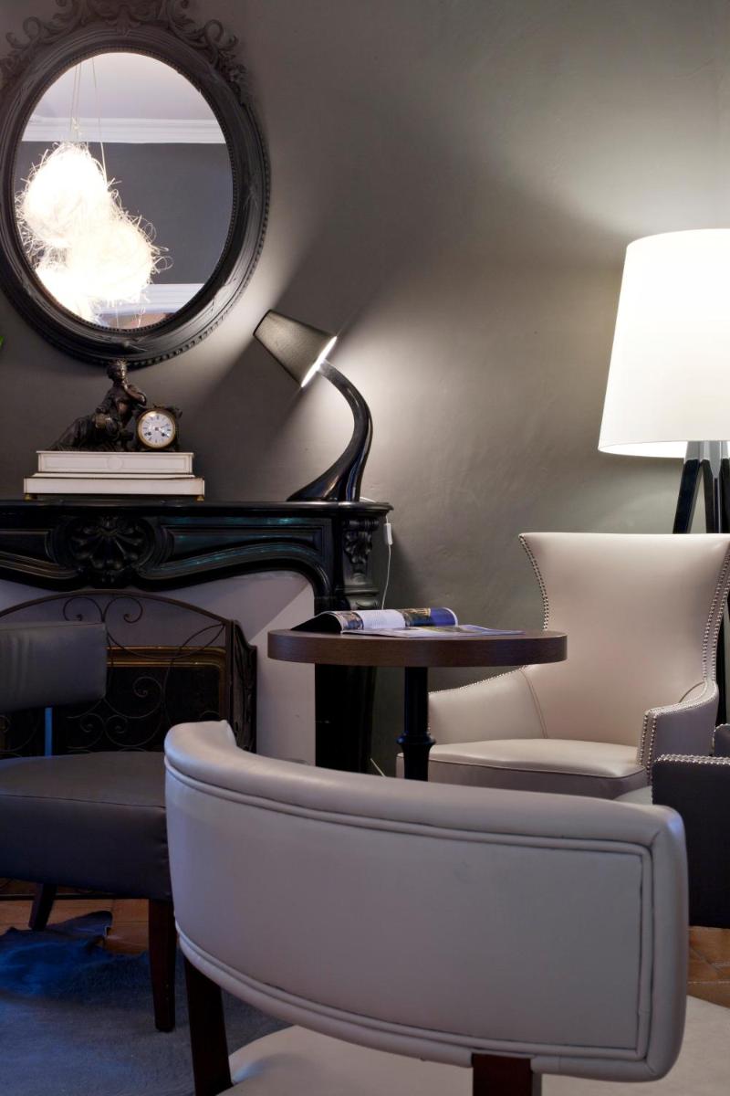 Coin salon dans l'établissement Le Castellas Hotel & SPA - TERITORIA