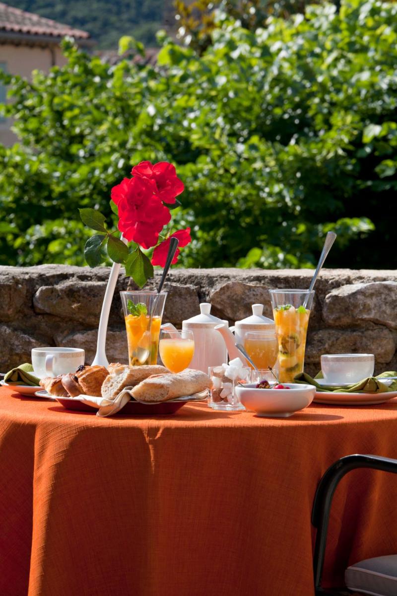 Nourriture dans l'hôtel ou à proximité