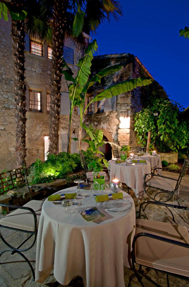Jardin de l'établissement Le Castellas Hotel & SPA - TERITORIA