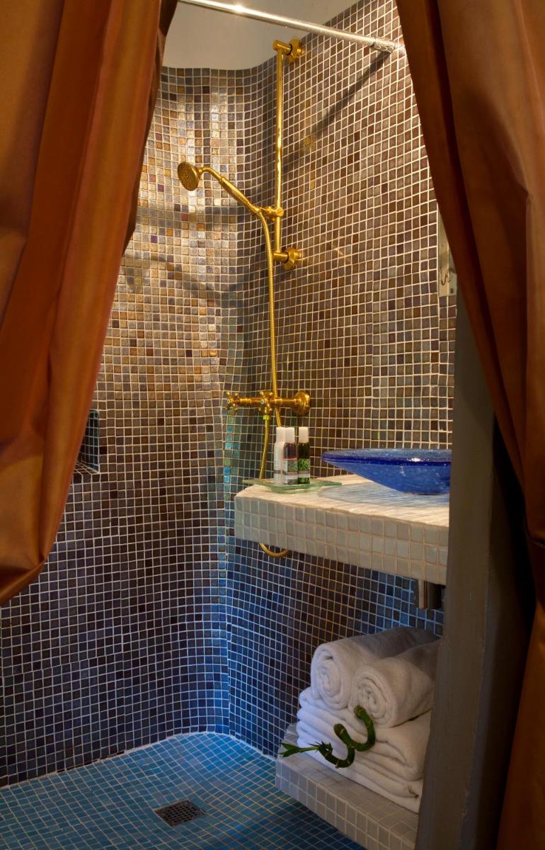 Salle de bains dans l'établissement Le Castellas Hotel & SPA - TERITORIA