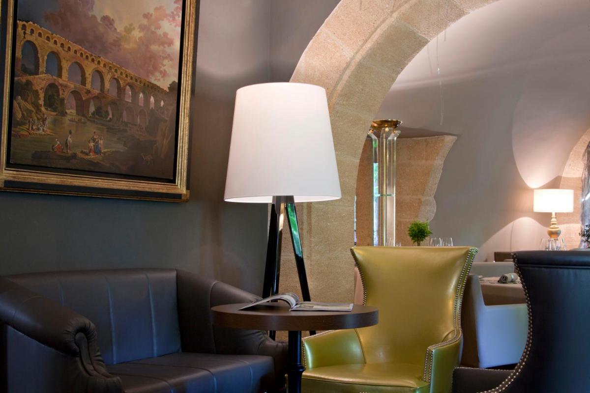 Coin salon dans l'établissement Le Castellas Hotel & SPA - TERITORIA