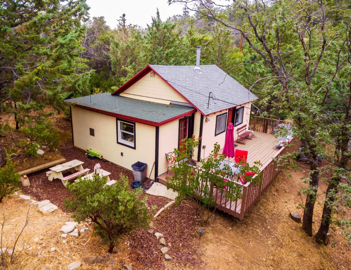 Time Traveler Retreat - Housity