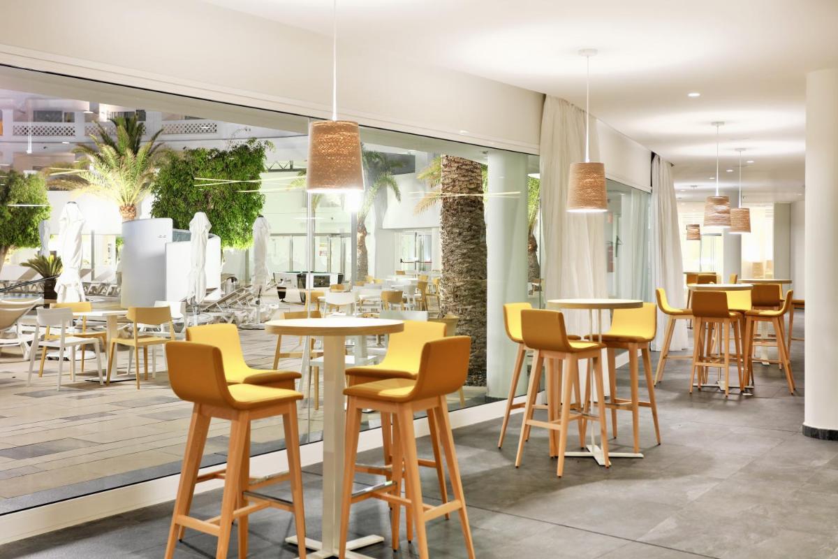 Un restaurante o sitio para comer en Iberostar Selection Lanzarote Park