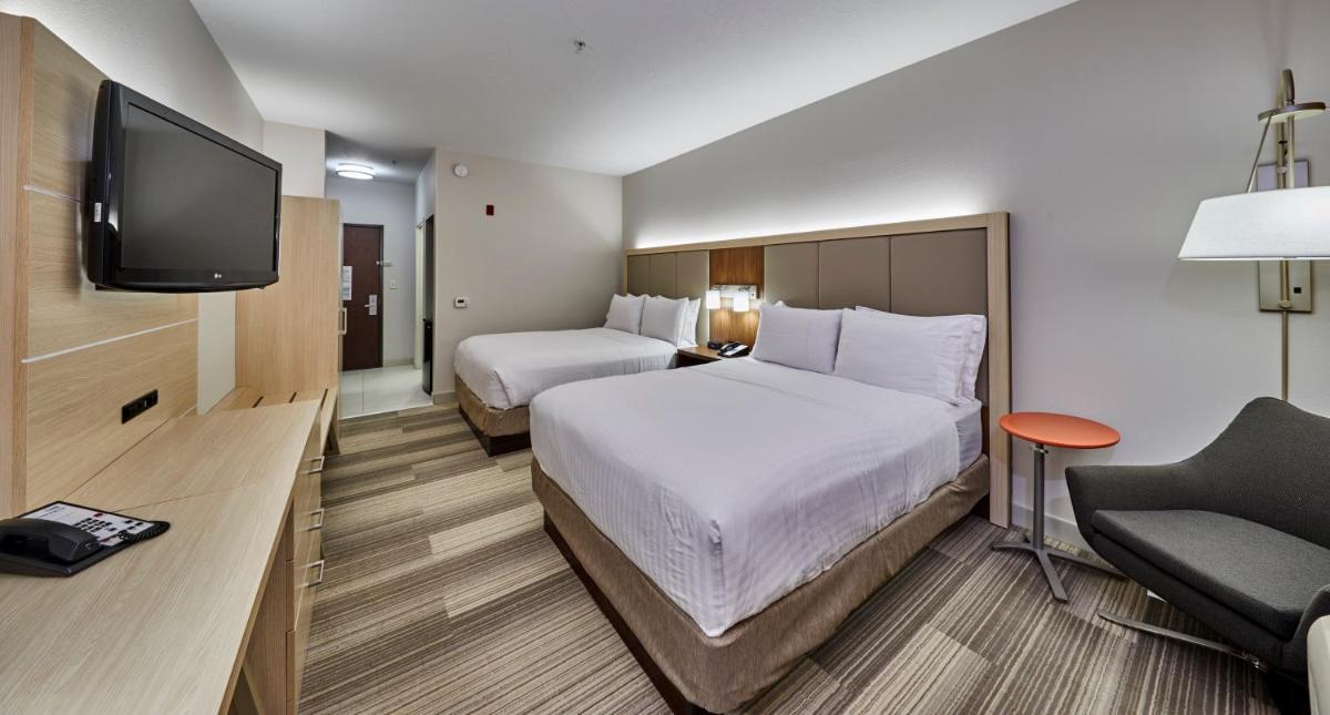Holiday Inn Express Hotel & Suites Medford-Central Point, an IHG Hotel - Housity