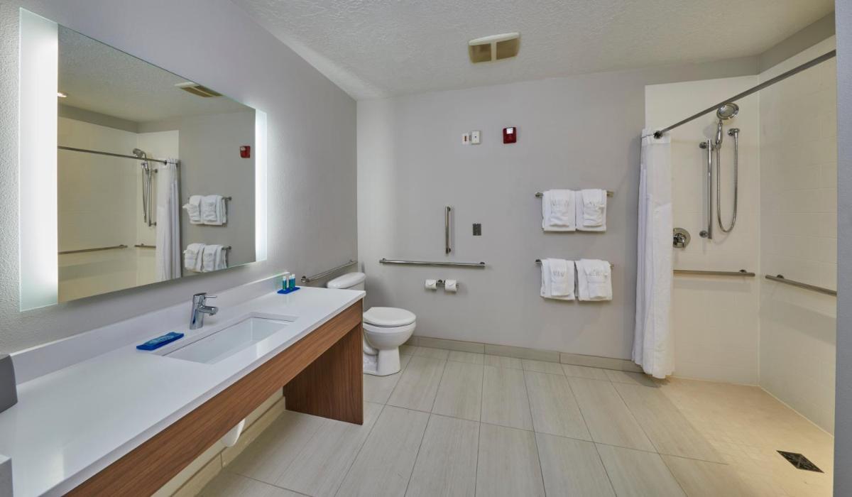 Holiday Inn Express Hotel & Suites Medford-Central Point, an IHG Hotel - Housity