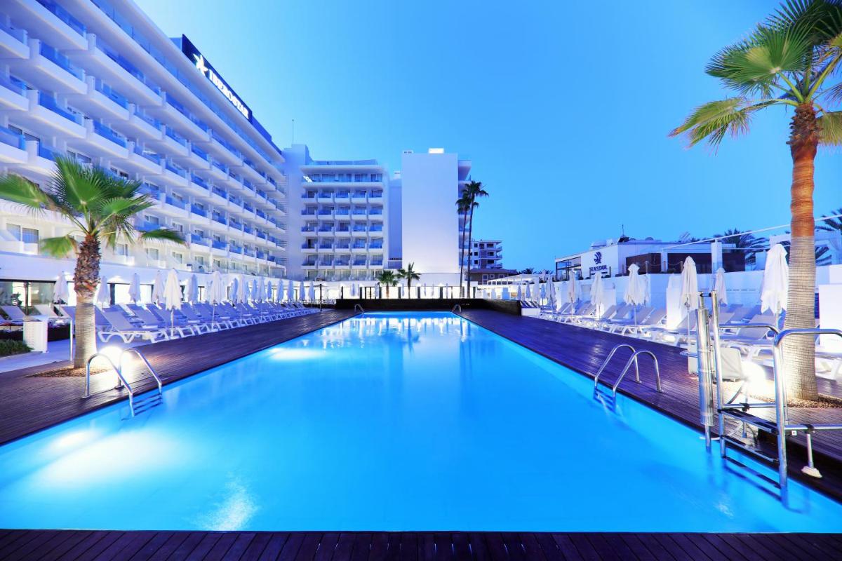 Piscina en o cerca de Iberostar Waves Bahía de Palma - Adults Only