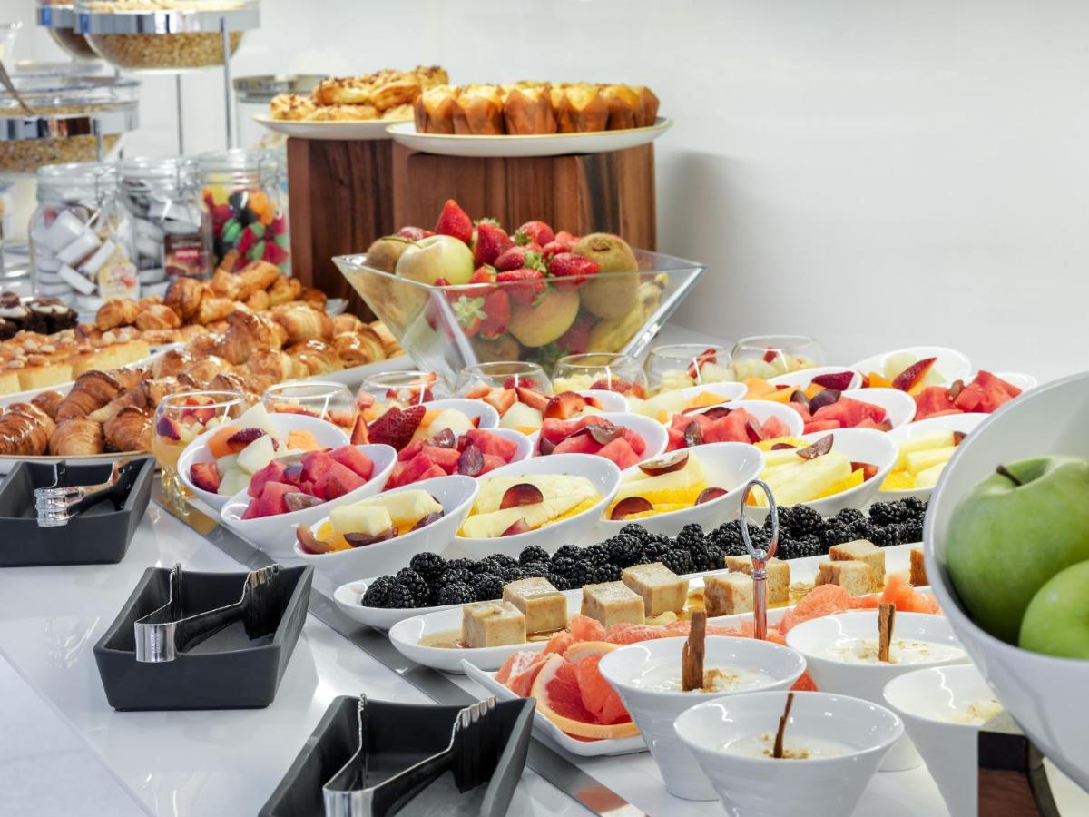 Comida en o cerca de este hotel