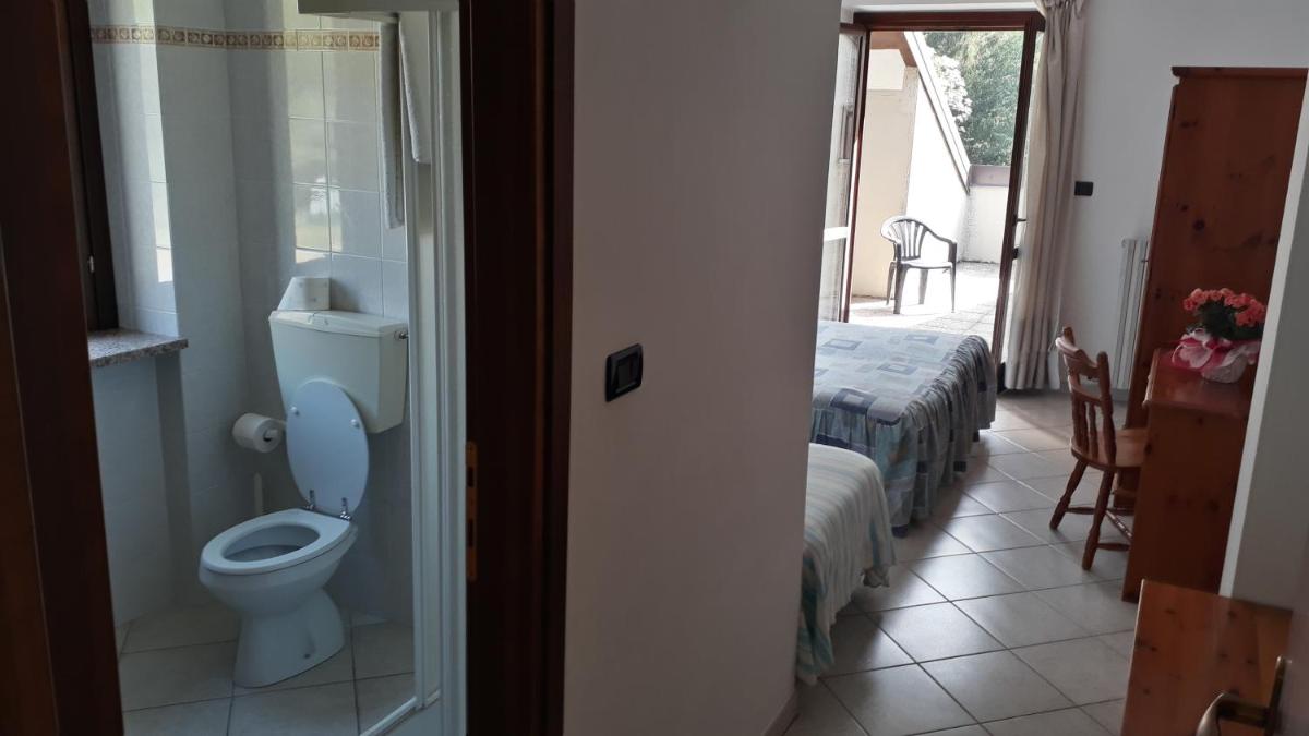 Hotel Roburent - Housity
