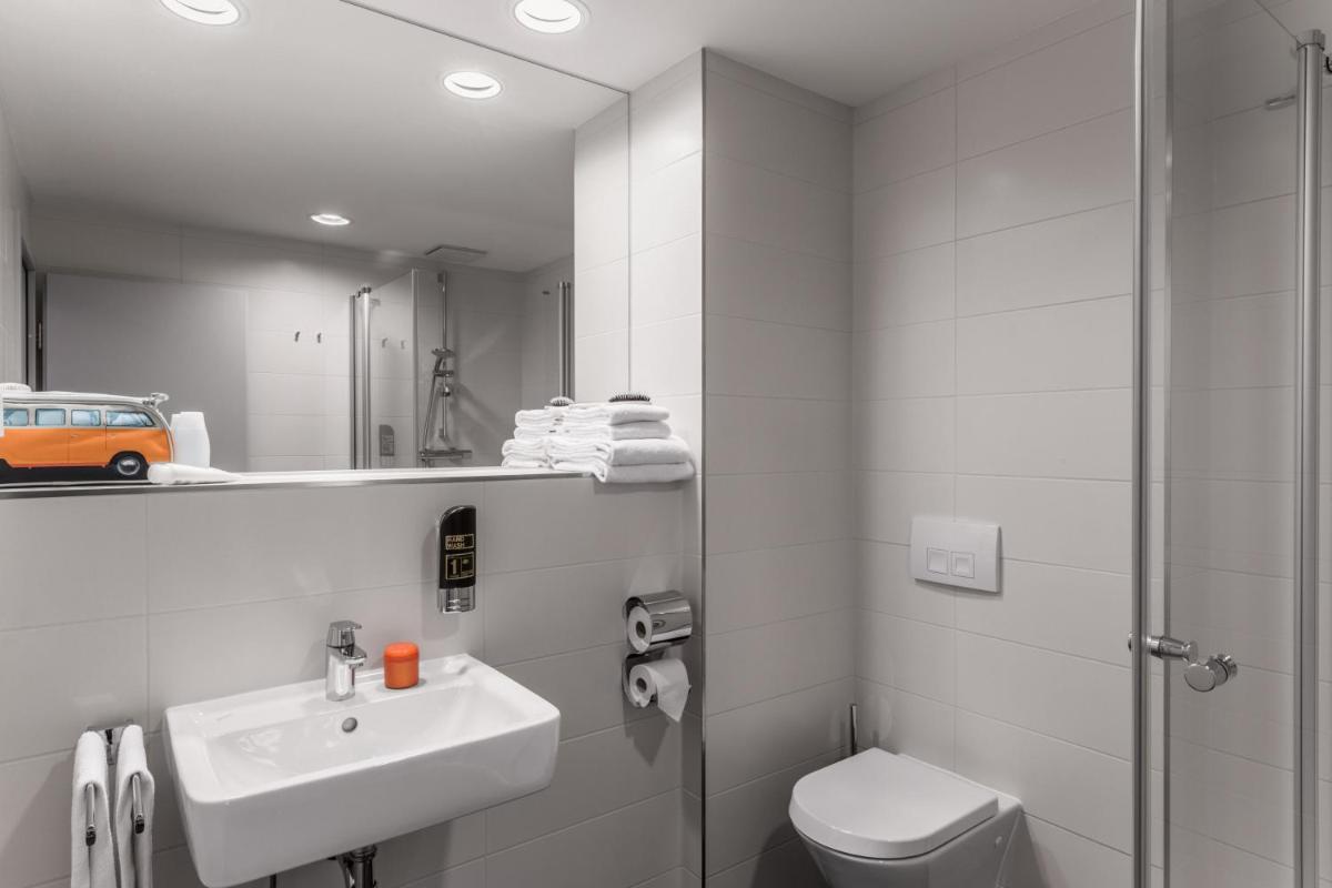 Serways Hotel Feucht Ost - Housity