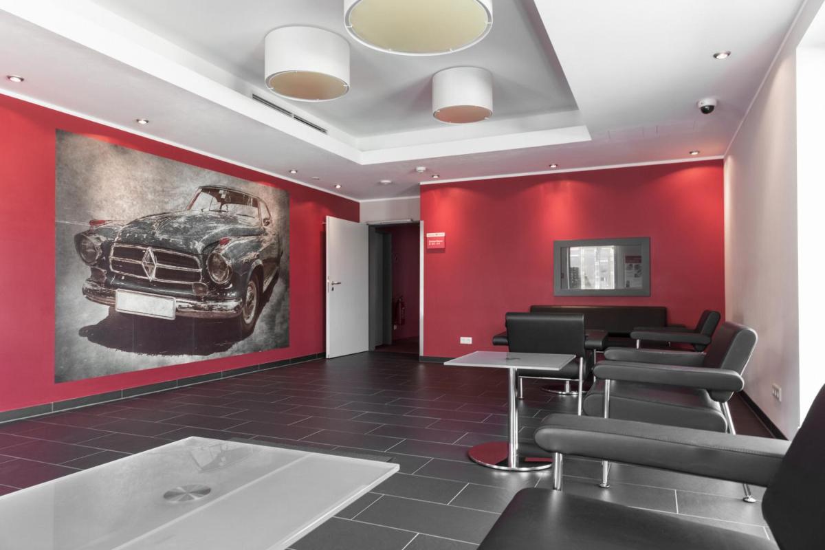Serways Hotel Feucht Ost - Housity