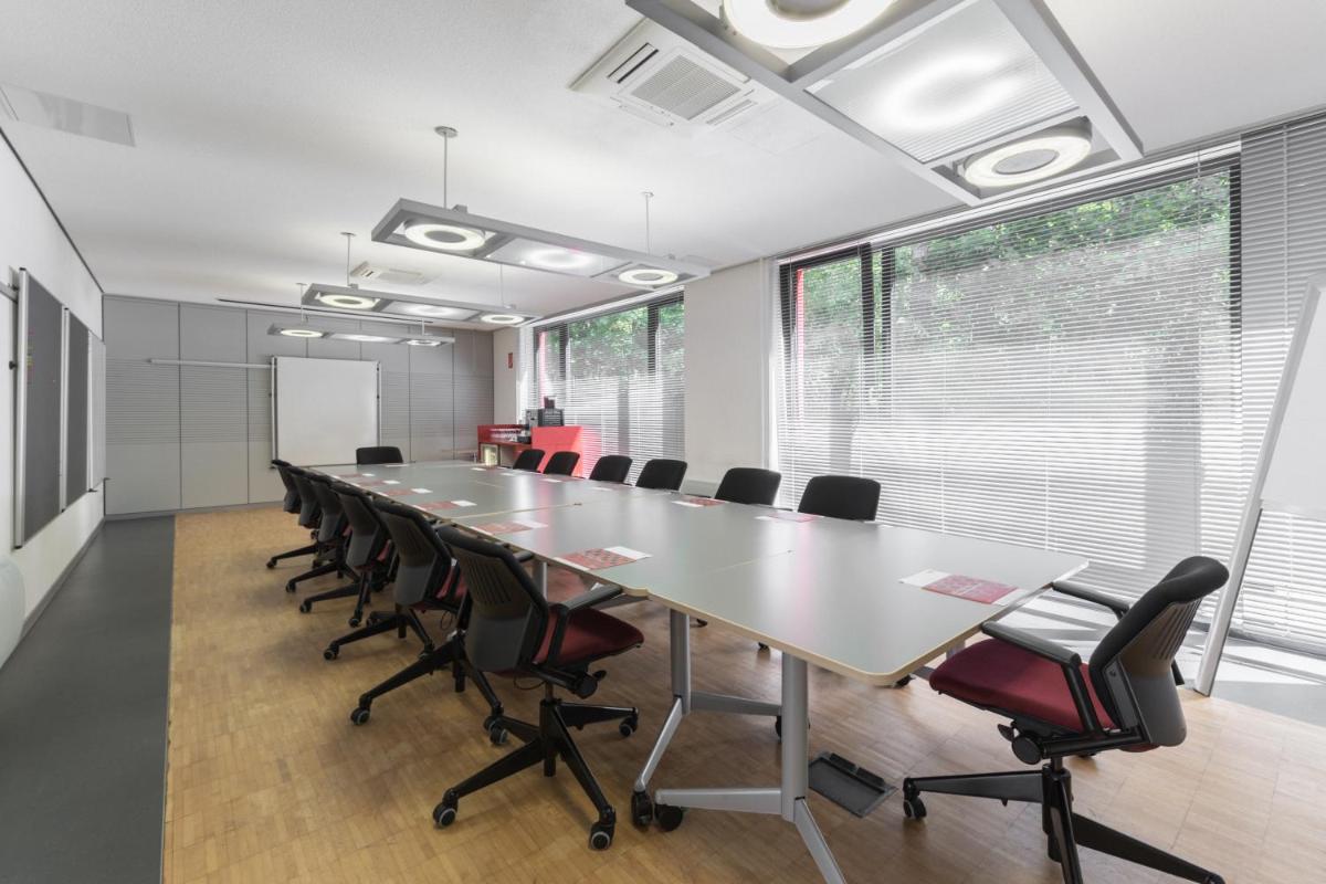 Serways Hotel Feucht Ost - Housity