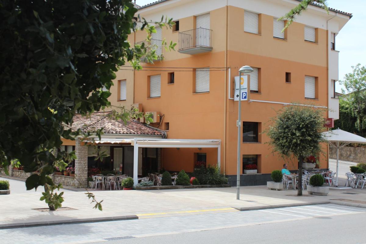 Hostal Montserrat - Housity