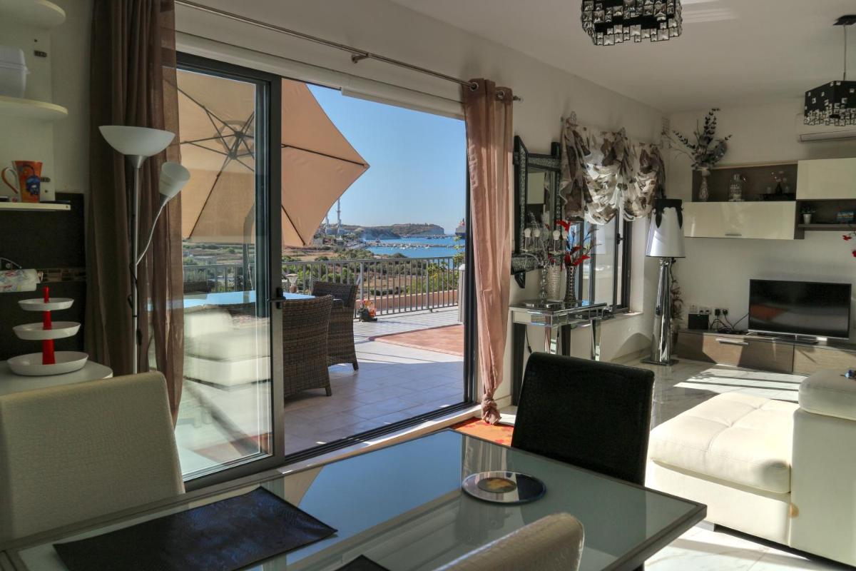 Suitetrails - Stunning Views 4 Bedroom Penthouse in Marsaxlokk