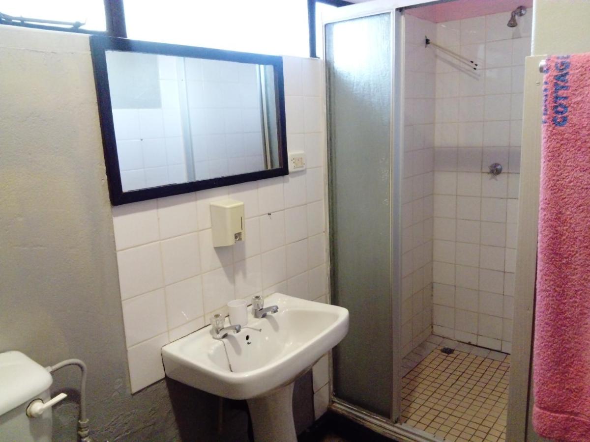 Pennywise Cottages - Housity