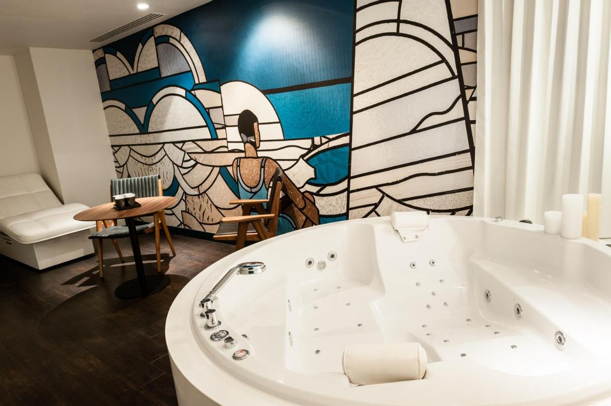 Salle de bains dans l'établissement Molitor Hotel & Spa Paris - MGallery Collection