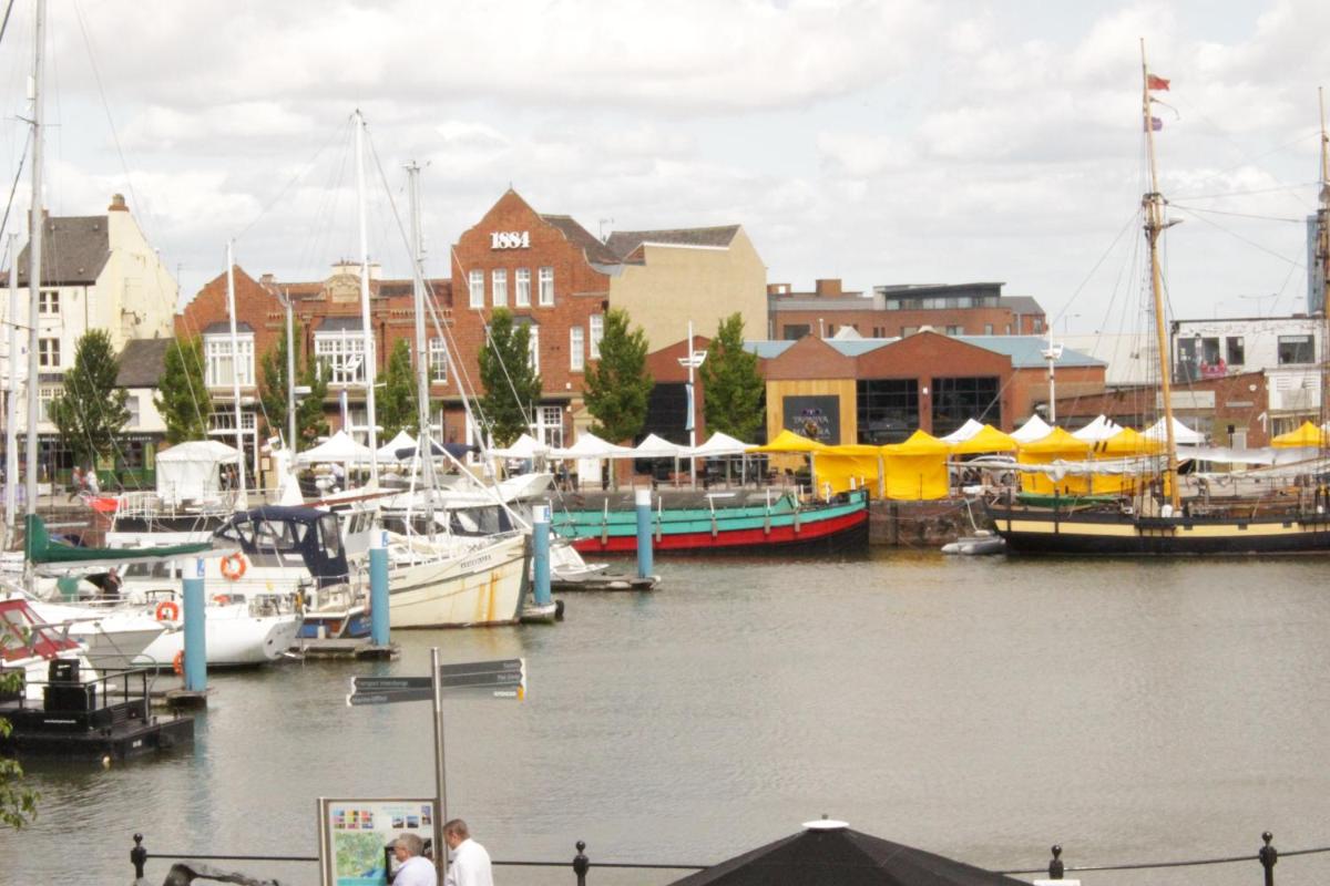 Marina Water View Apartment - Housity